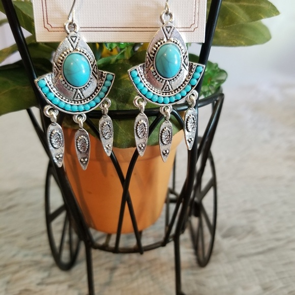 💜Turquoise silver toned boho dangle earrings - Picture 2 of 2